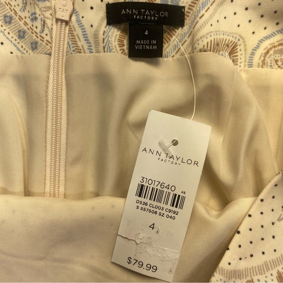 Ann Taylor Cream and Gray Knee-Length Pencil Skirt with Paisley Print Size 4 - Picture 11 of 12